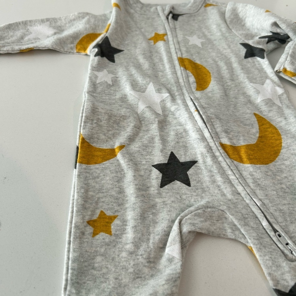 Old Navy Gray Baby Onesie and Pajama Set with Stars and Moons - Picture 4 of 4